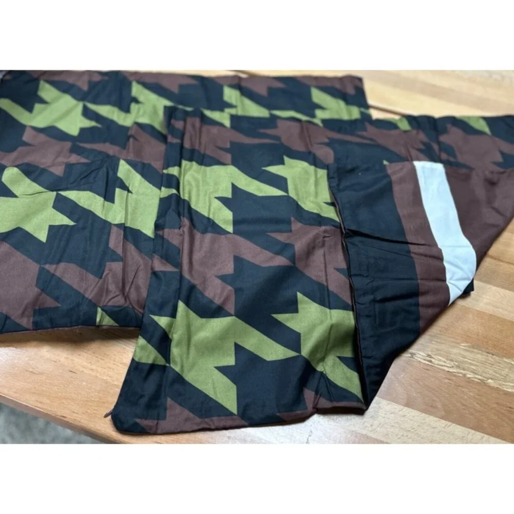 Hallmart Collectibles Green Camo Houndstooth Coverlet Set + 2 Pillowcases TWIN